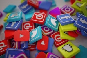 pile-of-3d-popular-social-media-logos