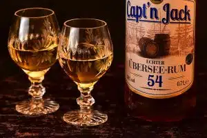 Où trouver un coffret de dégustation de rhum avec des verres ?
