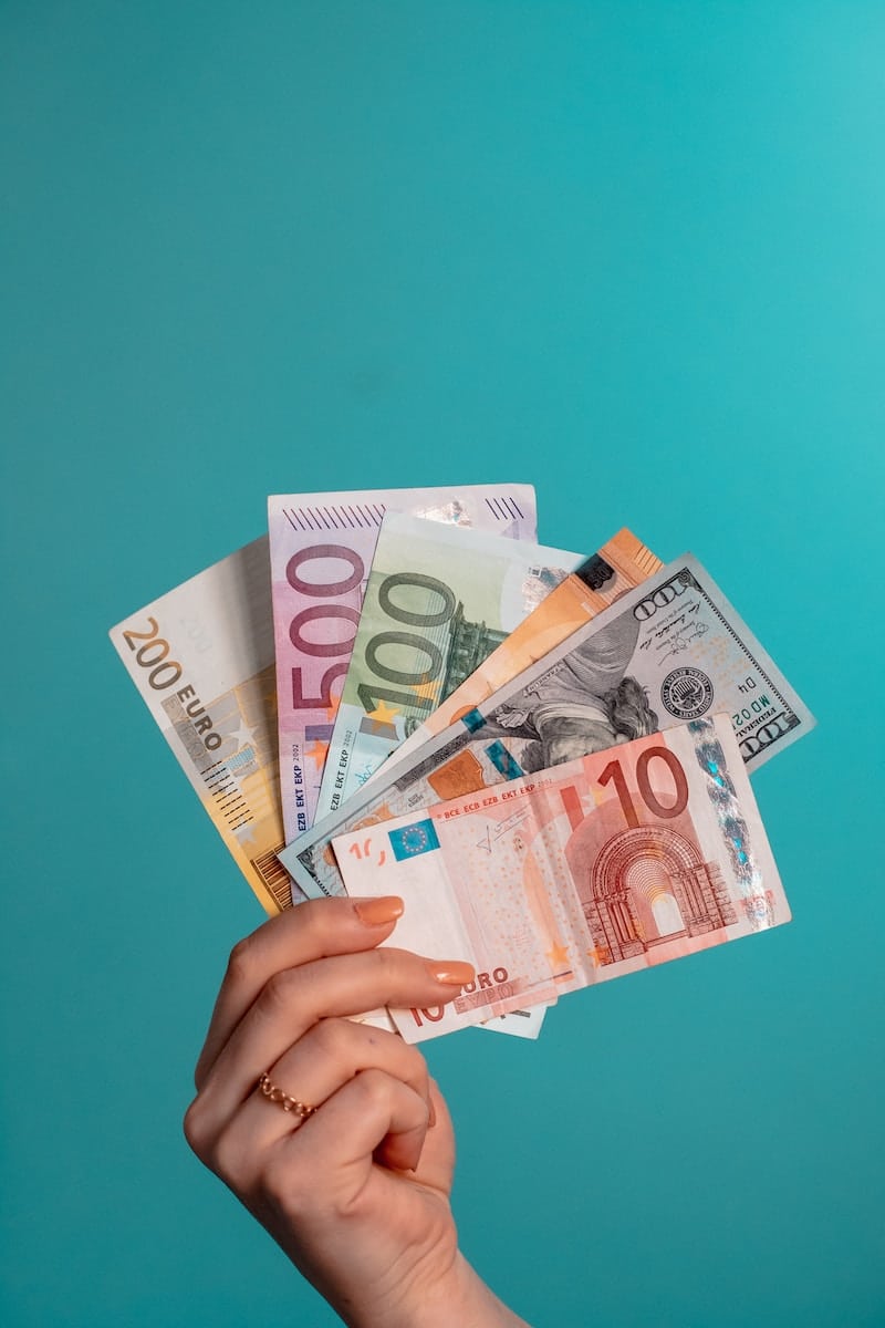 Combien d’argent liquide peuton avoir sur soi