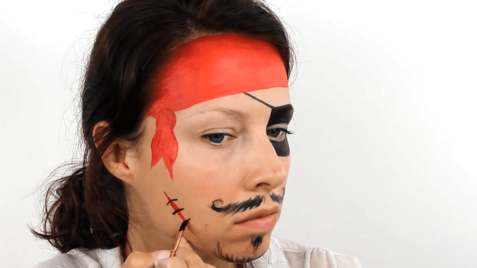 Tuto maquillage : Comment se maquiller en femme pirate