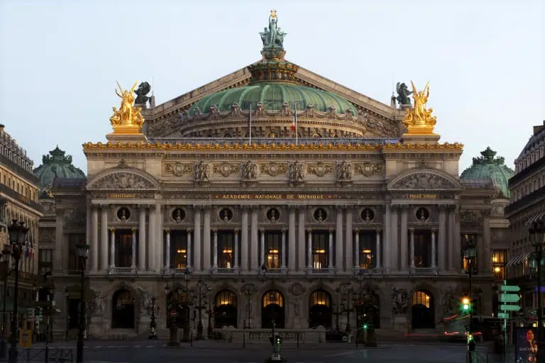 Le procès de l'attentat du quartier de l'Opéra à Paris en mai 2018 débute. Découvrez les détails de cette affaire choquante.