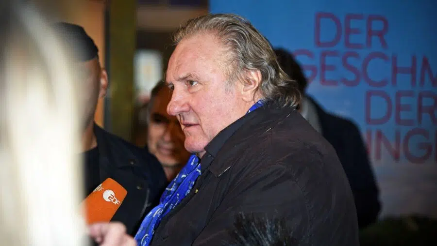 Carole Bouquet s'inquiète pour Gérard Depardieu : Un soutien de l'actrice pour son ami !