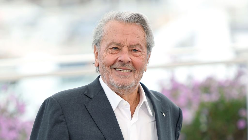 Alain Delon en état de santé critique : Dernières révélations alarmantes sur son état physique délicat