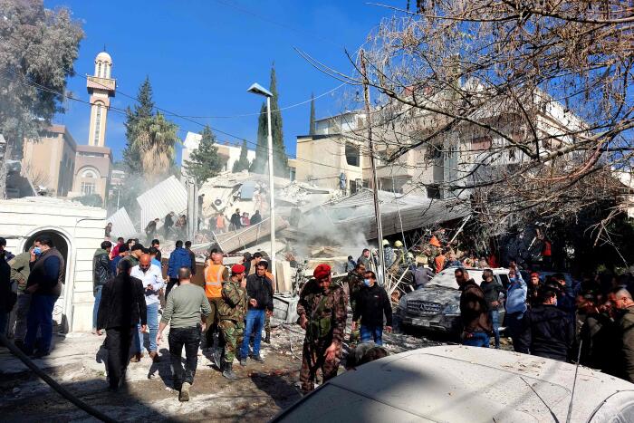 l’immeuble détruit par une frappe à Damas, en Syrie