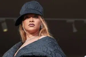 Rihanna tourne-t-elle un nouveau projet à Versailles ? La super star fait sensation !