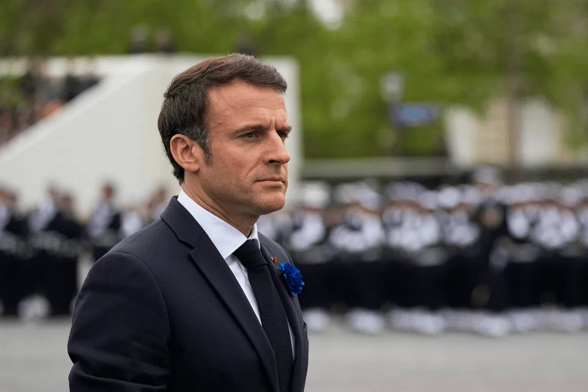 Emmanuel Macron : Végétation indésirable et saleté, ces aspects négligés de l'Élysée qui font grimacer