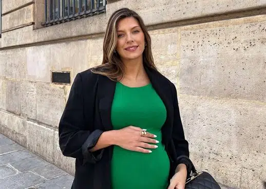 Camille Cerf, épanouie en tant que maman : 9 mois après la naissance, elle prend plaisir à son évolution corporelle !