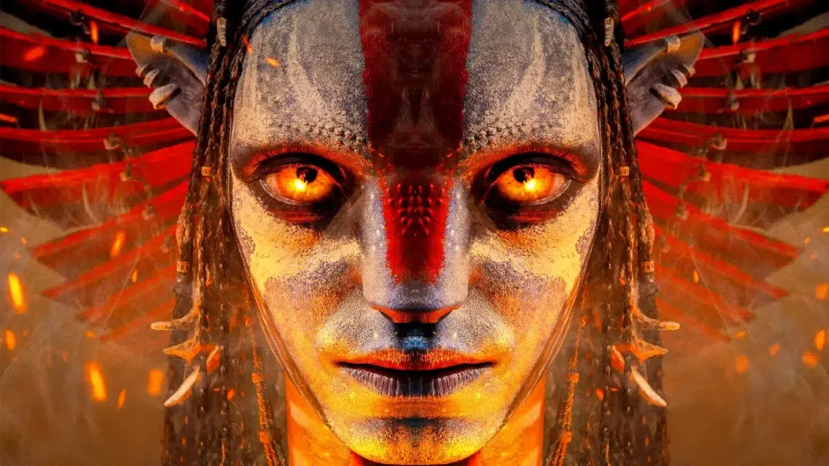 Portrait d’un Na’vi aux yeux flamboyants et au visage peint de rouge et d’ocre dans le film Avatar : De feu et de cendres