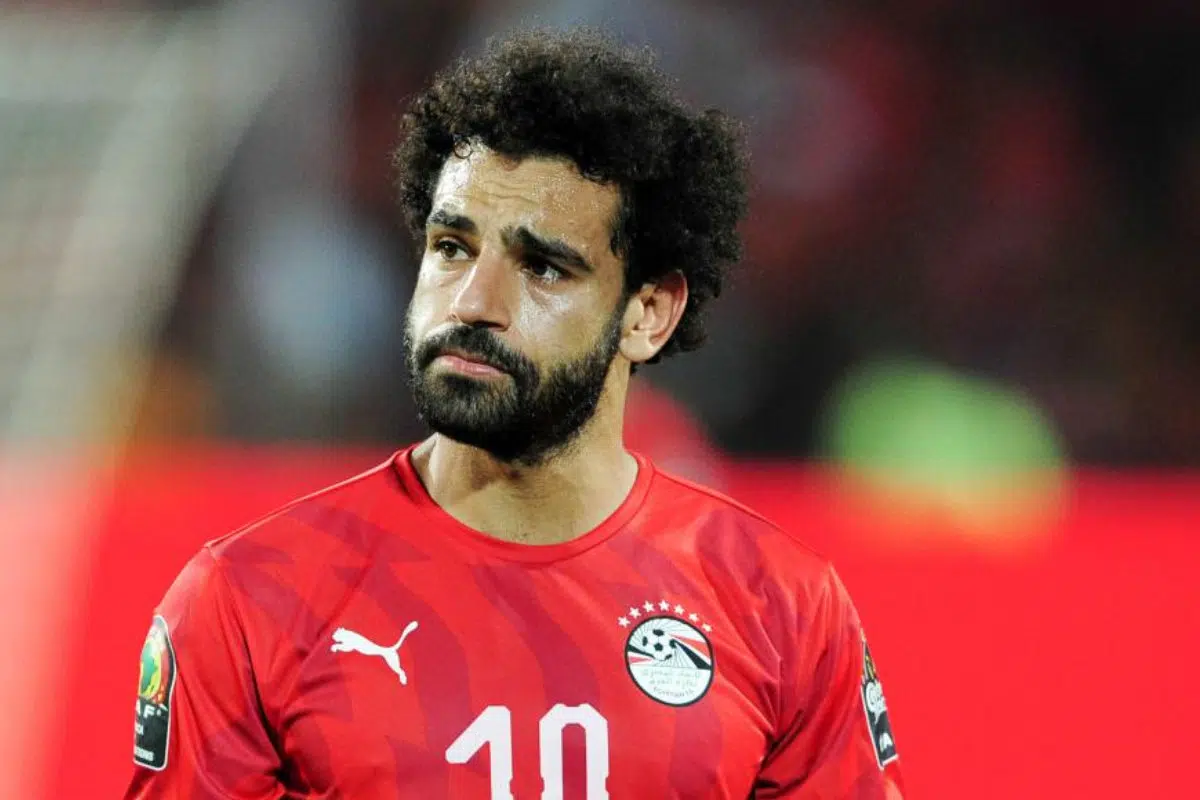 Mohamed Salah concentré sous le maillot de l’Égypte lors d’un match de la Coupe d’Afrique des nations