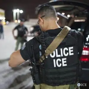 ICE, la police de l’immigration américaine, au cœur de nouvelles “bavures” : les affaires récentes et ce qui est établi