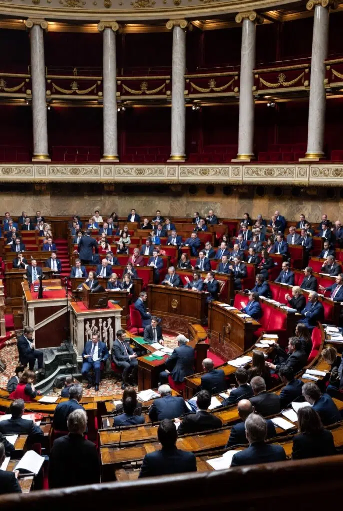 Hémicycle de l’Assemblée nationale lors du vote solennel sur la proposition de loi fin de vie et aide à mourir, adopté le 25 février 2026 (299 pour, 226 contre)