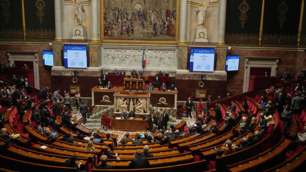 Hémicycle de l'Assemblée nationale française où les députés voteront le 24 février 2026 la loi sur l'aide à mourir autorisant l'euthanasie et le suicide assisté sous cinq conditions strictes