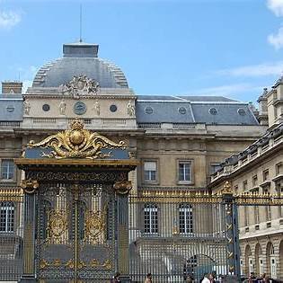 Façade du Palais de Justice de Paris, symbole de l’institution judiciaire.