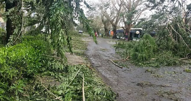 Maisons détruites par le cyclone Gezani à Madagascar avec toits de tôle arrachés