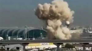 Explosion aéroport Dubai bombardement missiles iraniens mars 2026 vols suspendus 20000 voyageurs bloqués guerre Iran