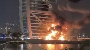 Explosion massive et incendie sur le Burj Al Arab à Dubaï lors de l’attaque de drones et missiles iraniens, nuit du 28 février 2026