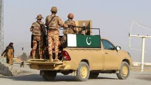 Soldats pakistanais frontière Afghanistan guerre ouverte février 2026 opération Ghazab Lil Haq ligne Durand conflit talibans