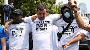 Manifestation justice pour Nahel 27 juin 2023 Nanterre tee-shirts blancs famille soutiens cour appel requalifie violences mort mars 2026