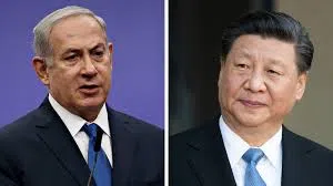 Montage photo de Benjamin Netanyahu et de Xi Jinping, sur fond de tensions diplomatiques entre Israël et la Chine