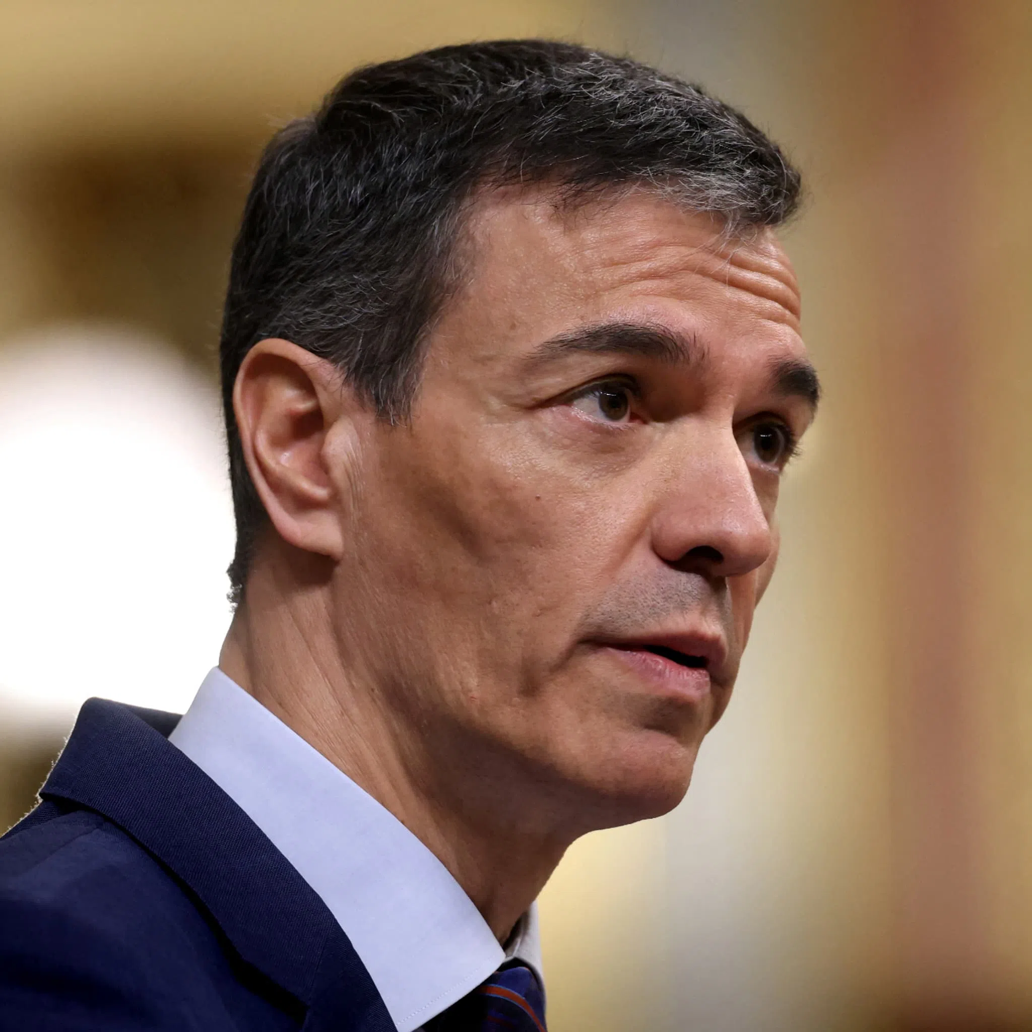 Portrait de Pedro Sánchez, président du gouvernement espagnol, au moment où Madrid défendait une baisse de TVA sur le carburant face à Bruxelles