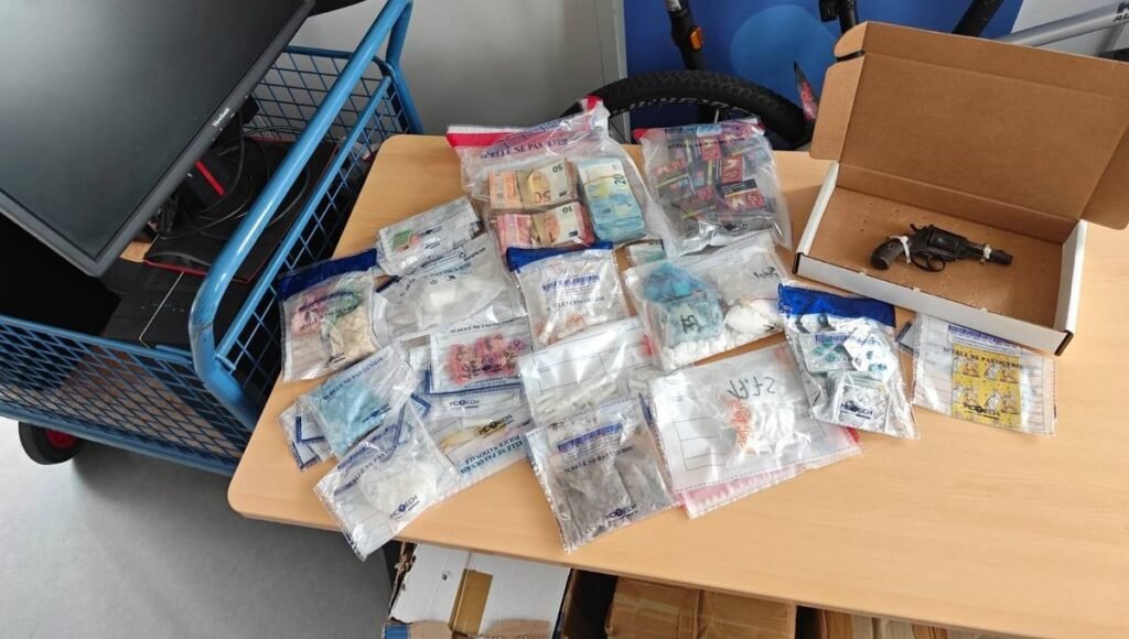 Saisie de 400 000 euros de stupéfiants et une arme de poing par la BAC à La Rochelle dans les quartiers Minimes Tasdon