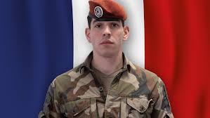 Portrait du sergent-chef Florian Montorio en uniforme, militaire français tué dans le sud du Liban