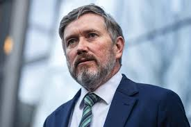 Portrait du représentant américain Thomas Massie, figure républicaine qui met la pression sur le ministère de la Justice dans le dossier Epstein