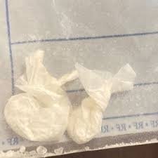 Petits sachets contenant une poudre blanche présentée comme une drogue de synthèse circulant à La Réunion.