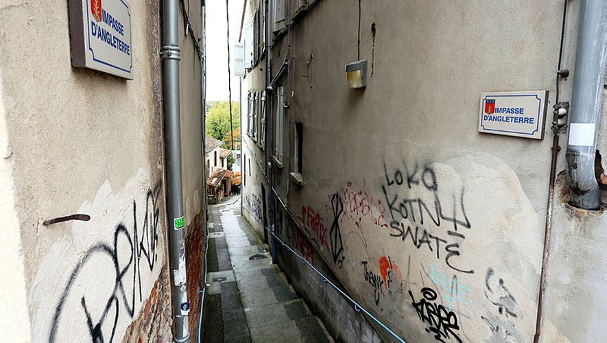Vue d’une ruelle étroite du centre-ville de Montauban, secteur où un homme a été interpellé après avoir suivi et menacé des militaires du 17e régiment du génie parachutiste.