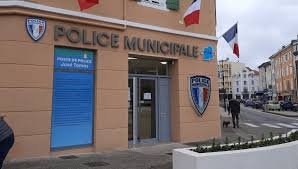 Bâtiment de la Police municipale de Montélimar – Le directeur a été violemment agressé dans la rue et souffre de quatre fractures