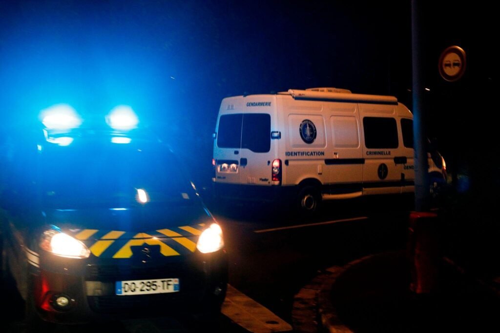 Véhicules de gendarmerie mobilisés après le meurtre d’une collégienne dans l’Aisne