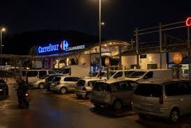 Draguignan : un homme de 21 ans abattu sur le parking d’un centre commercial, le tireur en fuite avec la voiture de la victime