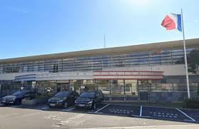 Façade du commissariat d’Agde dans l’Hérault où un homme de 68 ans est mort après son interpellation.