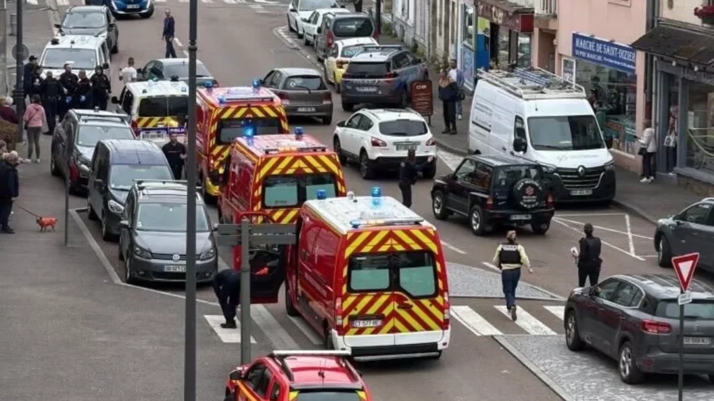 Important déploiement de secours et de forces de l’ordre dans une rue de Saint-Dizier après l’attaque au couteau d’un policier.