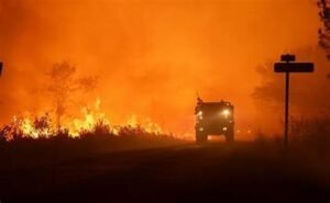 Incendie en Gironde : 84 pompiers blessés, le feu toujours sous haute surveillance près de Bordeaux