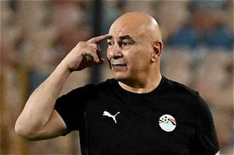Hossam Hassan, sélectionneur de l’équipe d’Égypte, lors d’un match de football.