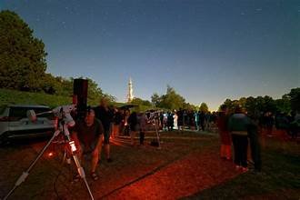 Ciel étoilé et Voie lactée observés pendant les Nuits des étoiles 2026 en France.