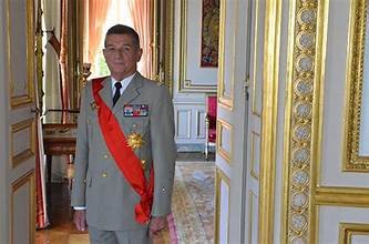 Le général Benoît Puga visé par une enquête sur la Légion d’honneur