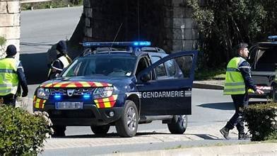 Police intervenant après une fusillade mortelle dans le quartier du Mirail à Toulouse